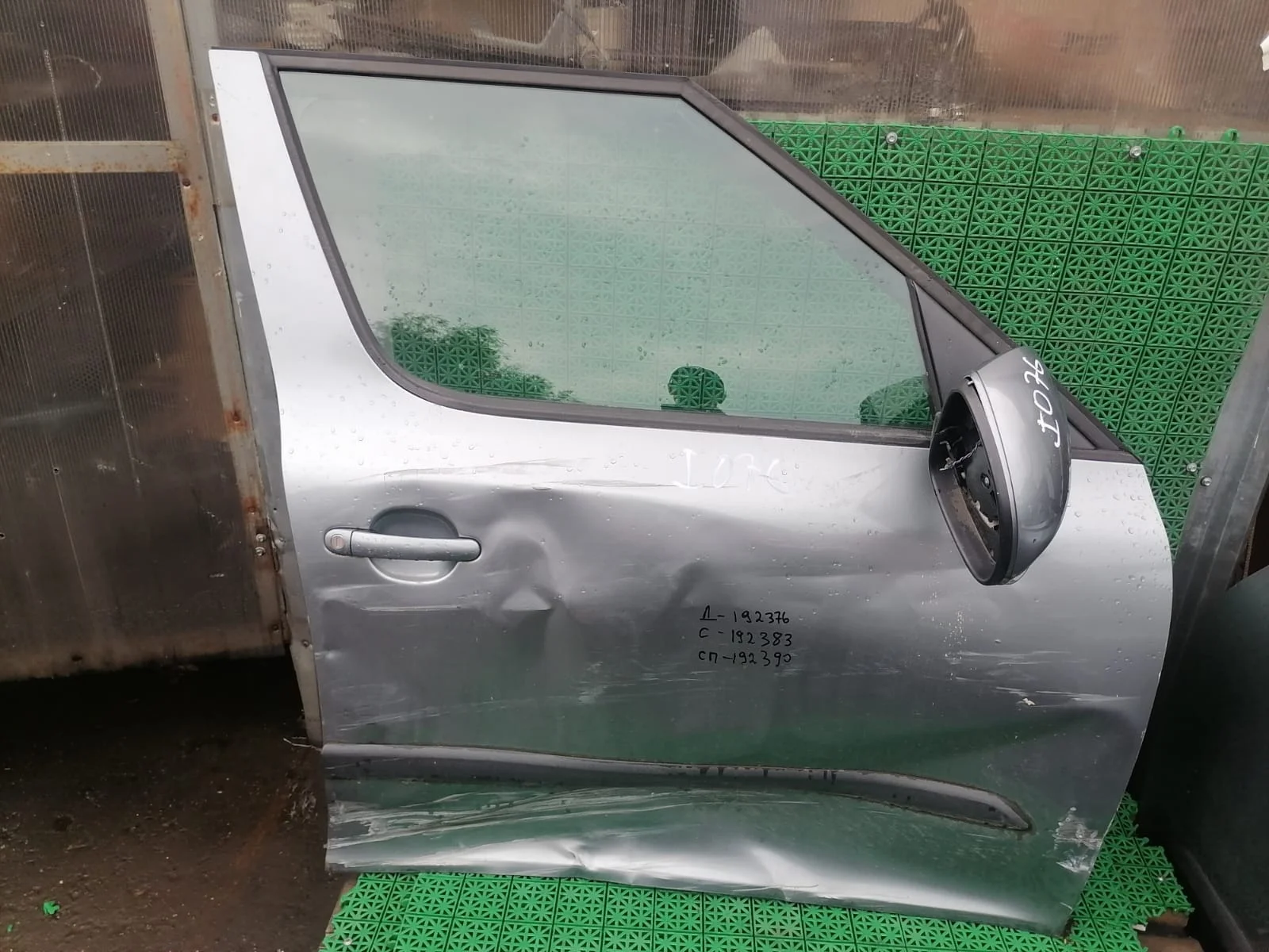 Дверь SKODA YETI 2010- передняя правая серая б/у YETI(2010-