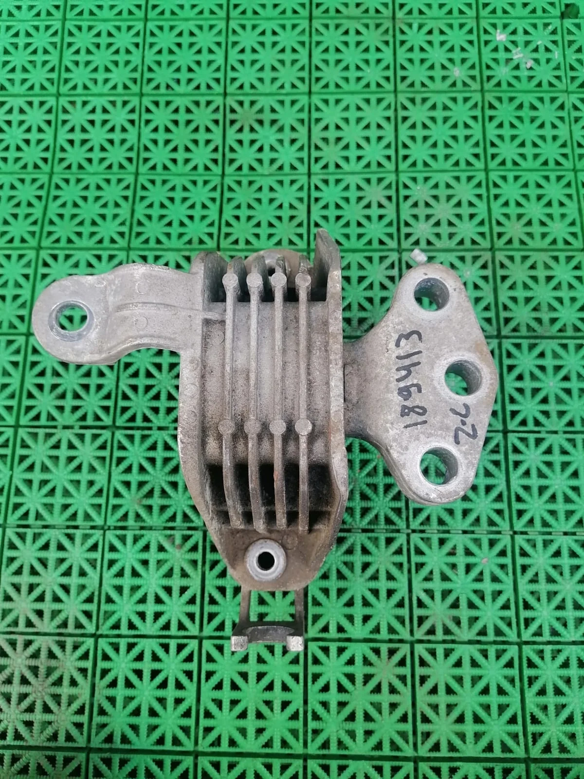 Подушка, опора двигателя OPEL ASTRA J, ZAFIRA C 1,4/1,6/2,0 2010- передняя б/у ASTRA J(2009-2017);ZAFIRA C(2013-2019)