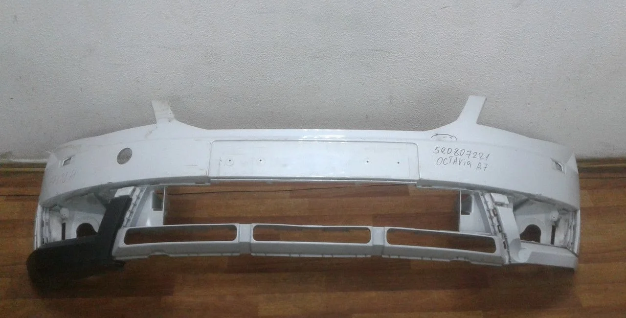 Бампер передний бу Skoda Octavia A7 Scout OEM 5E0807221