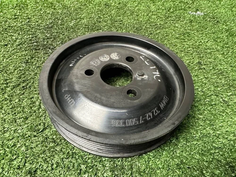 Шкив помпы BMW 320i E90