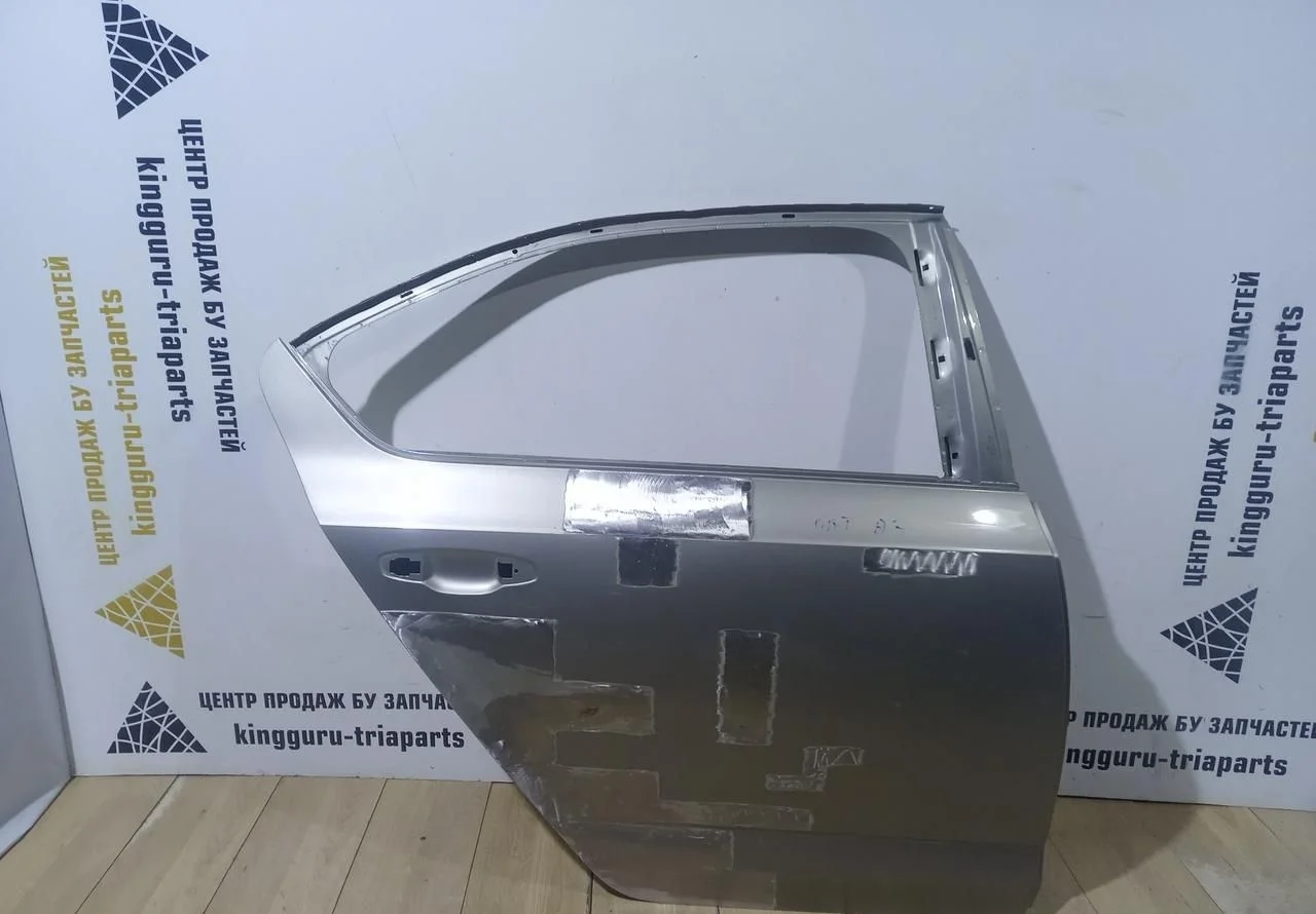 Дверь задняя правая Skoda Octavia A7 OEM 5E5833052A