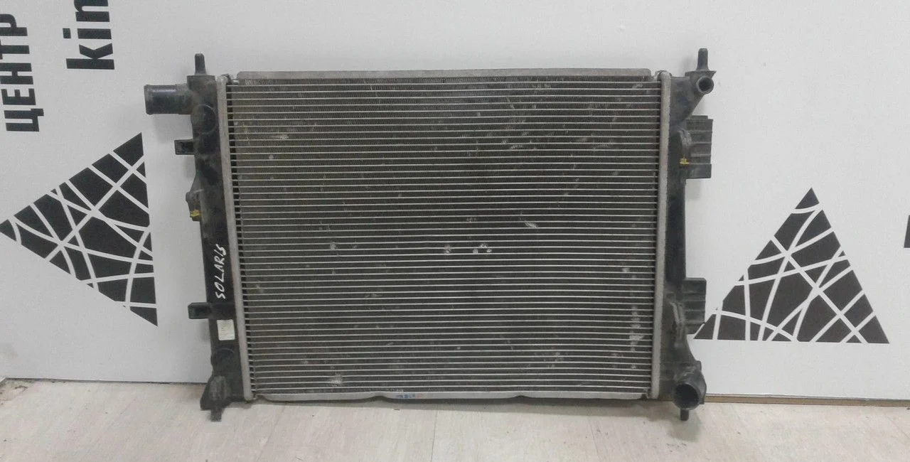 Радиатор охлаждения Hyundai Solaris 1 oem 253101r000