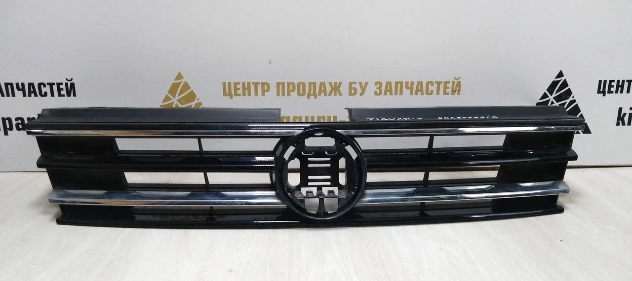 Решетка радиатора Volkswagen Tiguan 2 дорест 16-20 oem 5Na853651b