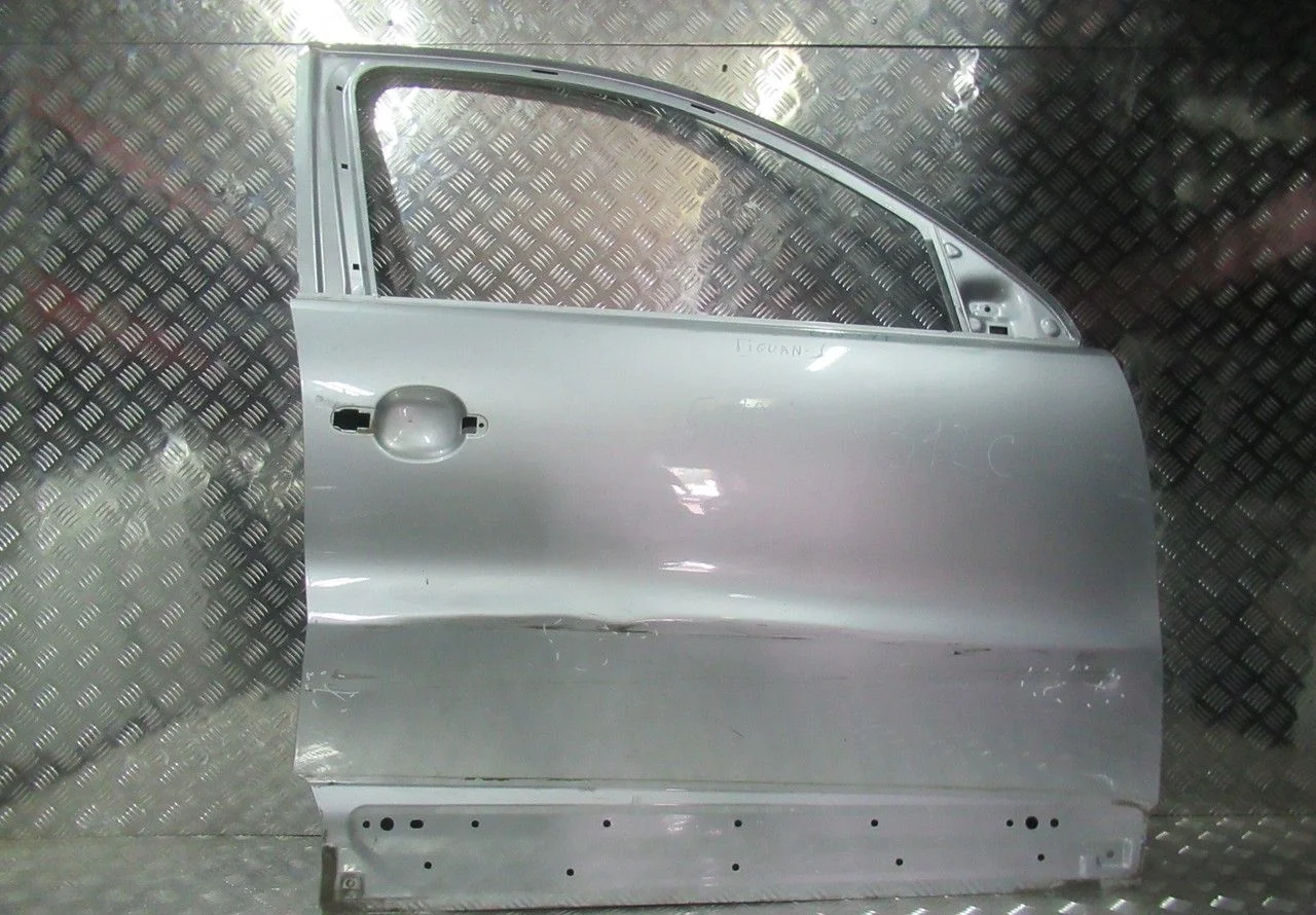 Дверь передняя правая Volkswagen Tiguan 1 oem 5n0831312c (небольшие вмятины)