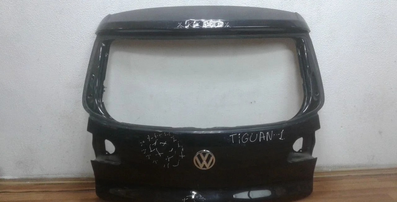 Крышка багажника Volkswagen Tiguan 1 oem 5n0827173 (вмятина) (скл-3)
