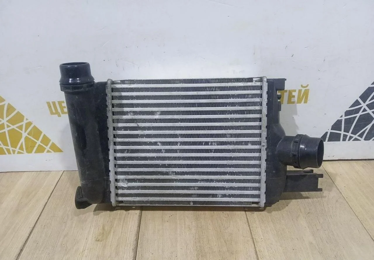 Радиатор интеркулера бу Renault Kaptur OEM 144965154R