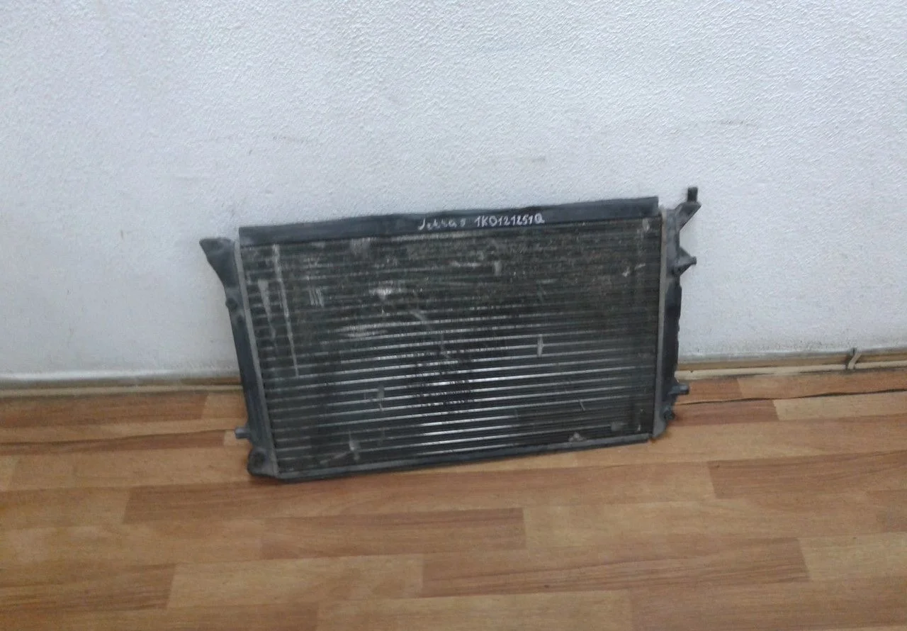 Радиатор охлаждения Volkswagen Jetta 6 oem 5c0121251 (скл-3)