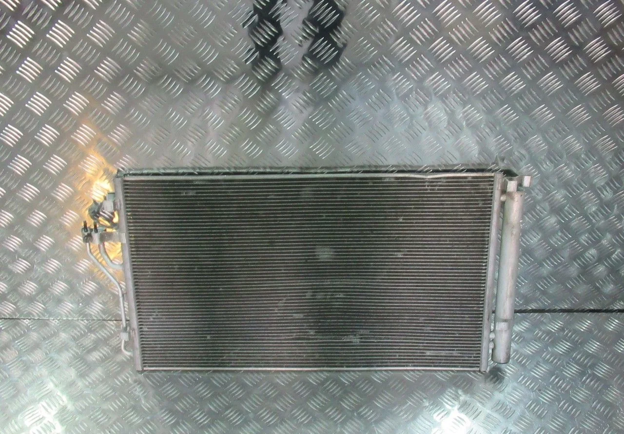 Радиатор кондиционера Kia Sportage 3 / Hyundai ix35 (10>) oem 976062Y500