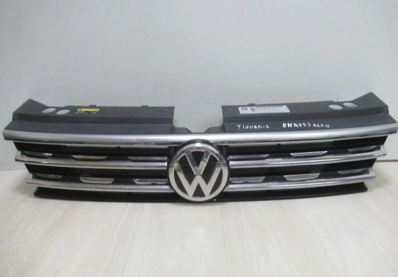 Решетка радиатора Volkswagen Tiguan 2 (17>) oem 5na853651g (в хорошем состоянии)