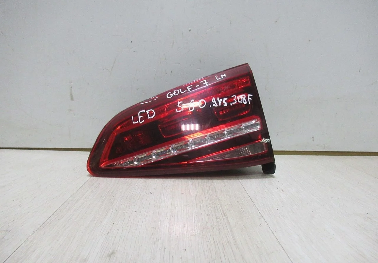 Фонарь внутренний правый LED Volkswagen Golf 7 oem 5g0945308f (мал.трещина)