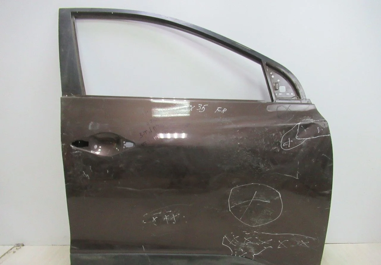 Дверь передняя правая Hyundai IX35 (10-13) oem 760042Y011 (вмятины)