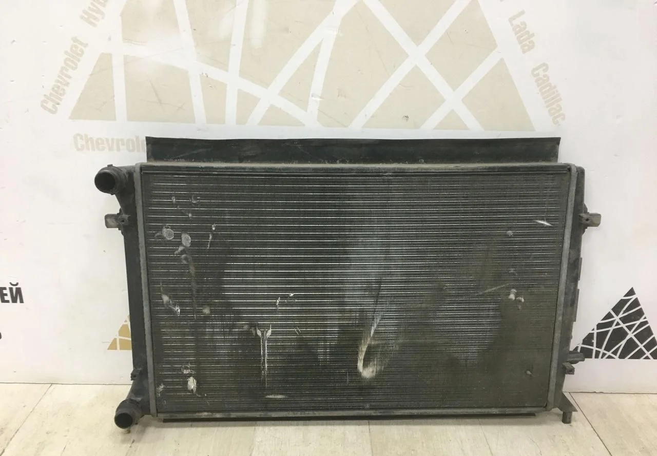 Радиатор охлаждения Volkswagen Caddy 4 2015> oem 1K0121251DF