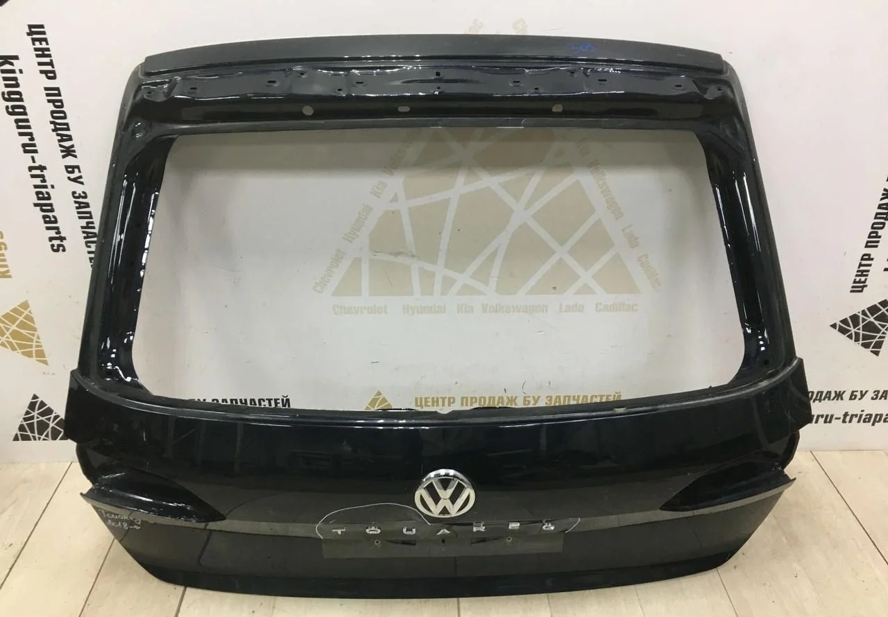 Крышка багажника Volkswagen Touareg 3 2018 oem 760827025C