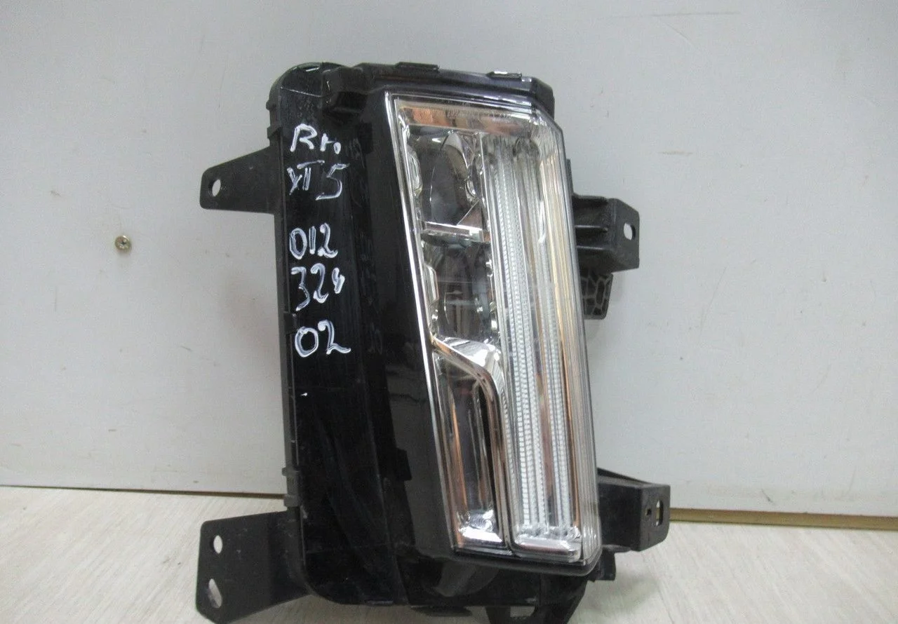 Противотуманная фара (Птф) (LED) правая Cadillac Xt5 oem 23156284 (царапины на стекле)