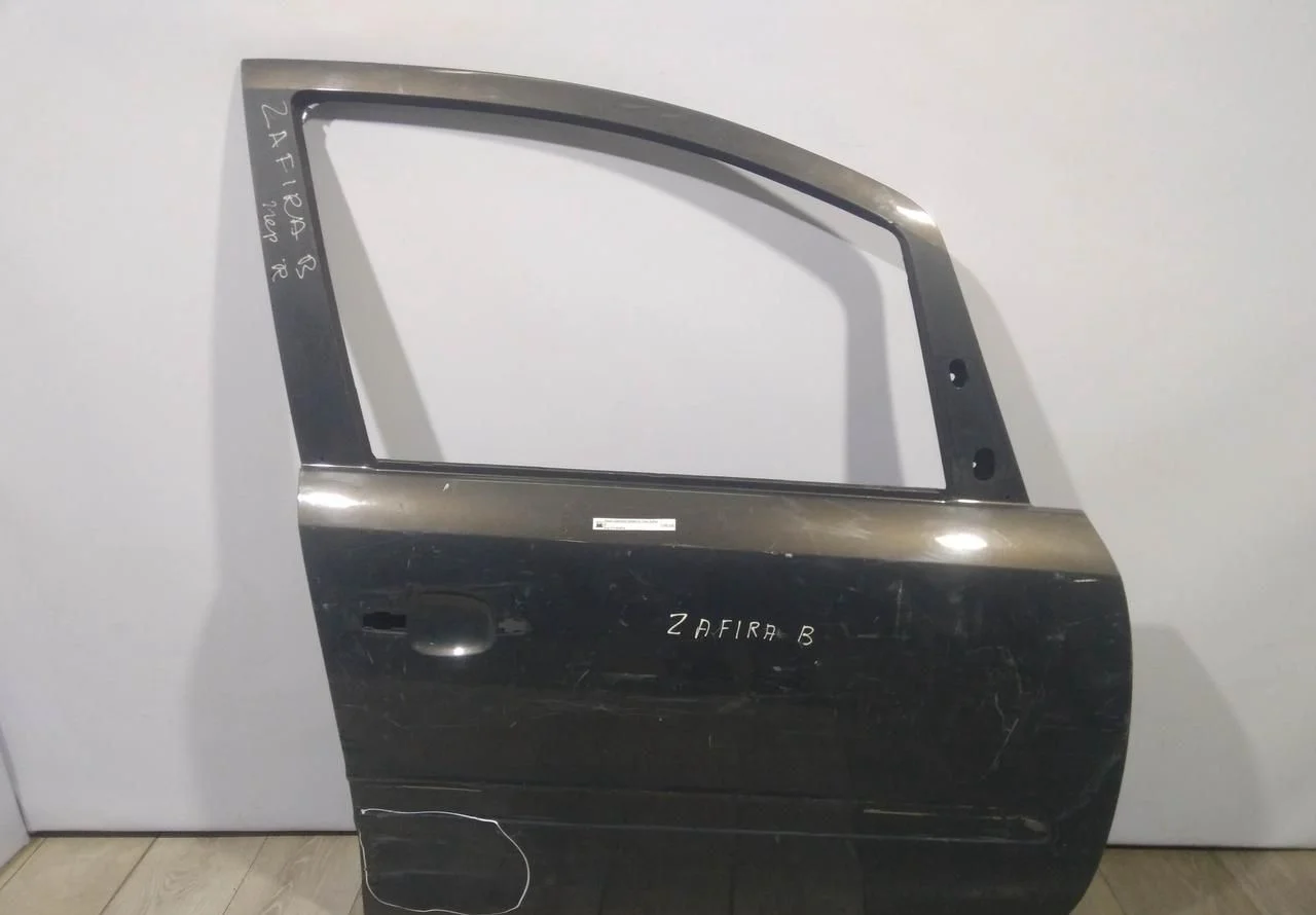 Дверь передняя правая бу Opel Zafira B OEM 13203014