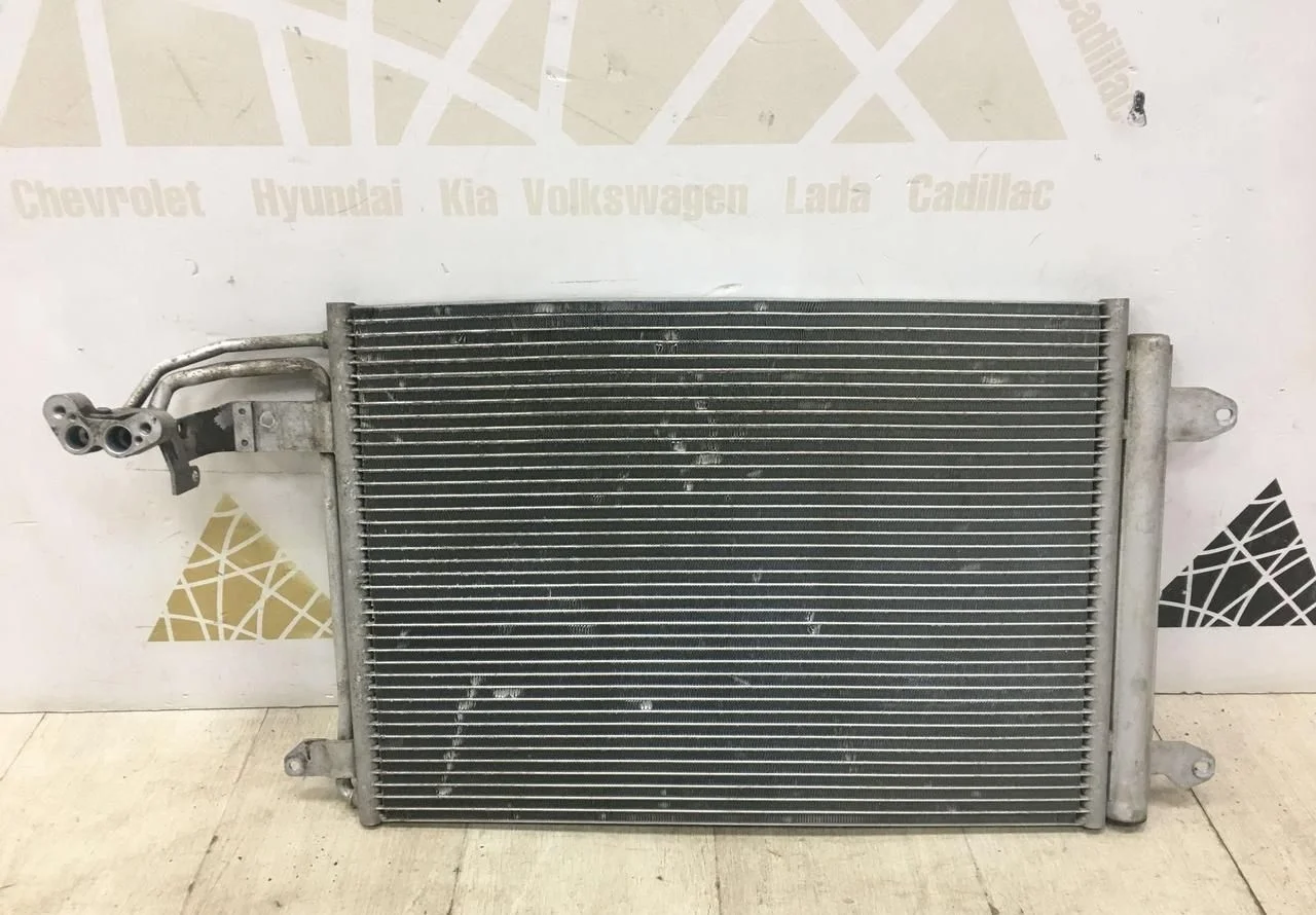 Радиатор кондиционера Volkswagen Caddy 3 2010> oem 1K0820411AH