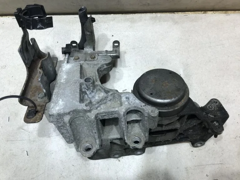 Опора КПП Nissan X-Trail T31