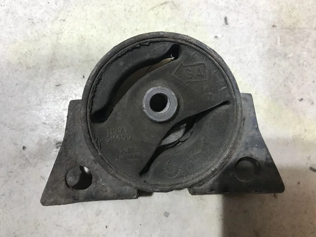 Опора задняя Nissan Almera N16