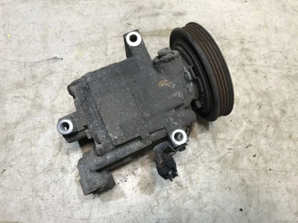 Компрессор кондиционера Nissan Note E11 1.4