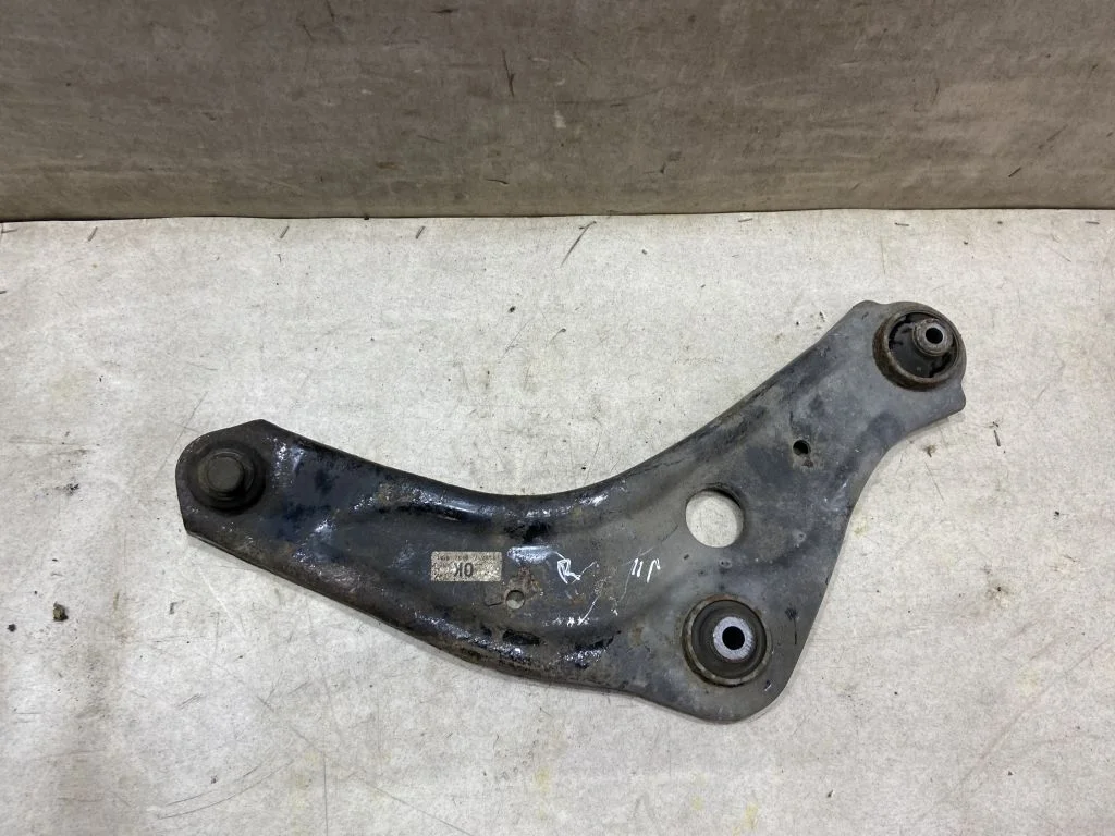 Рычаг передний правый Nissan Qashqai J11