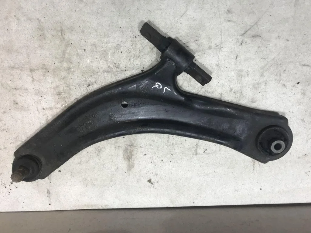 Рычаг передний левый Nissan Qashqai J10