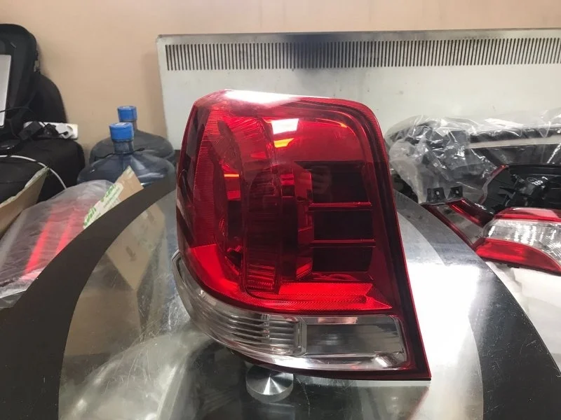 Фонарь Toyota Land Cruiser 2007-2012