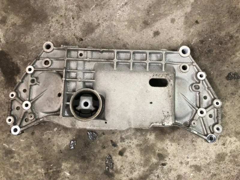 Балка продольная под двс Audi A3 2006 8P1