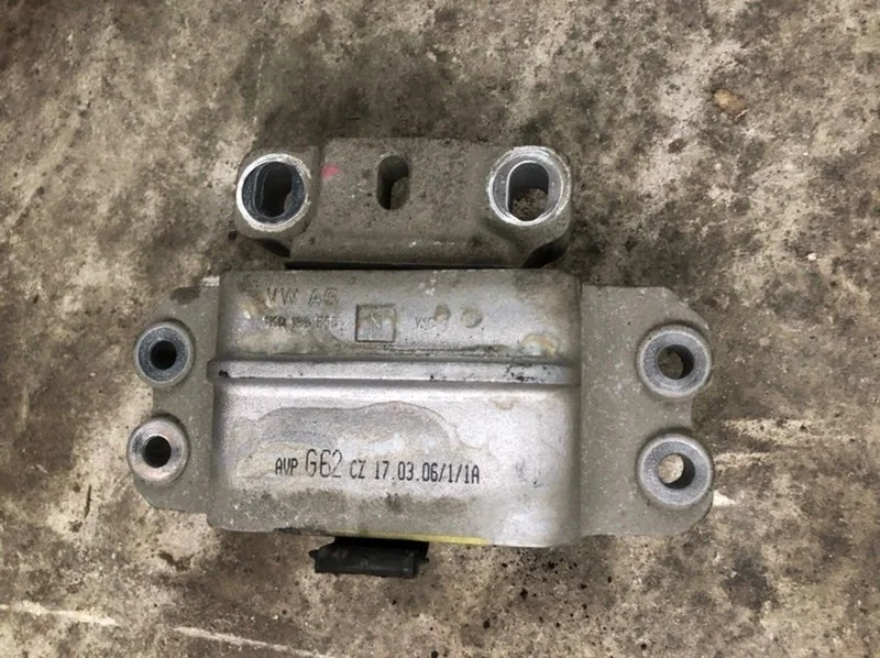 Подушка двигателя Audi A3 2006 8P1