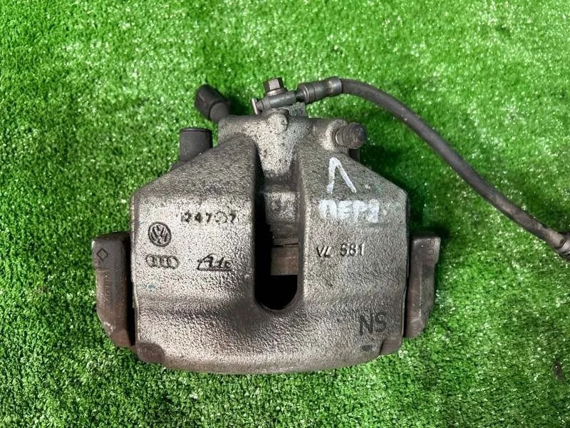 Суппорт тормозной Volkswagen Golf 2008 1K1