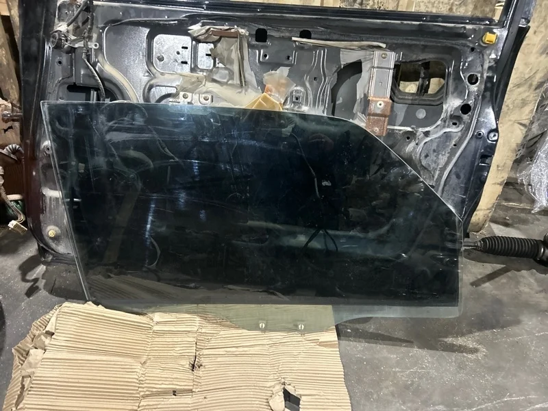 Стекло двери Mitsubishi Pajero 2002 V63W