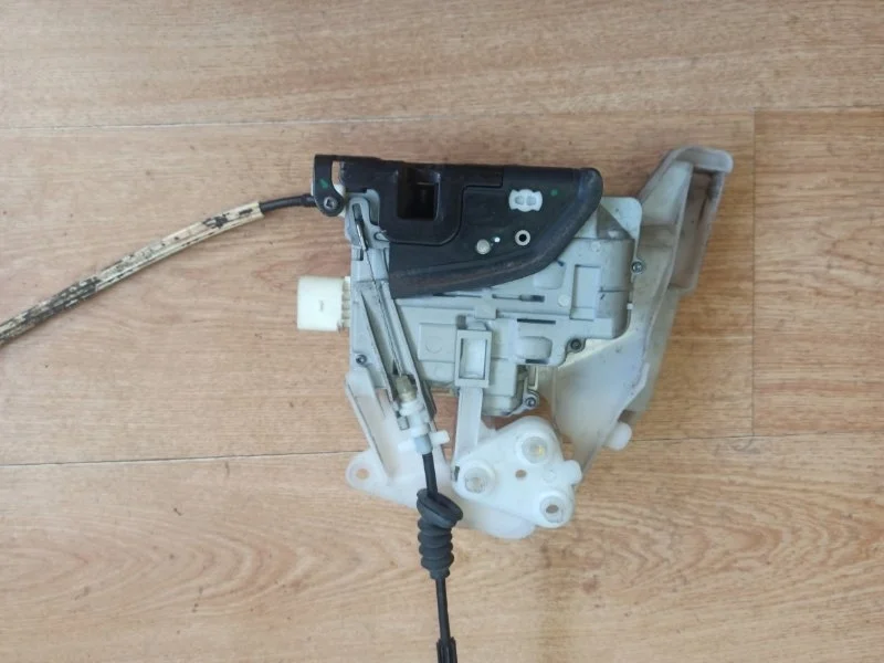 Замок боковой двери Volkswagen Passat 2012 365