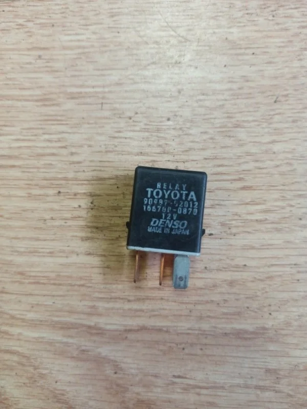 Реле Toyota RAV4 2003 ACA20