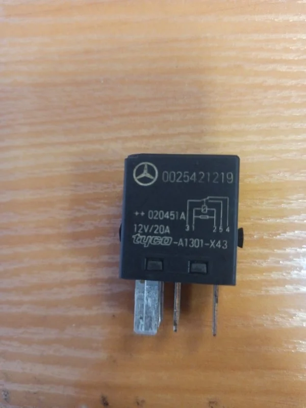 Реле Mercedes-Benz -Class 2000 W203