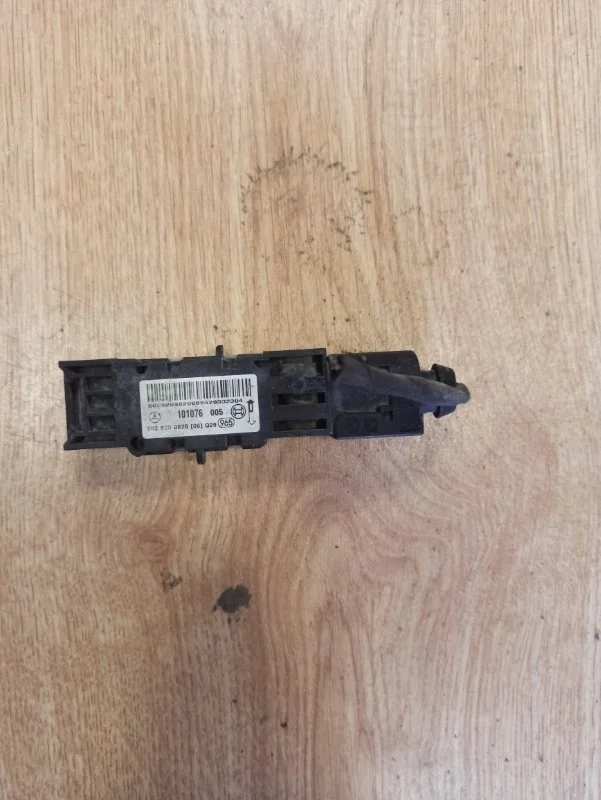 Датчик удара Mercedes-Benz -Class 2004 W220