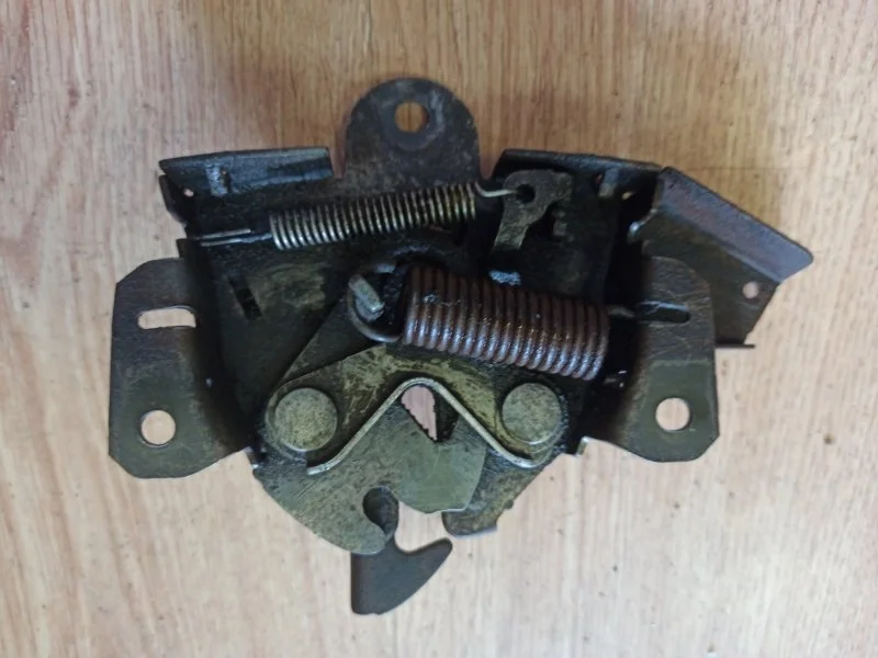 Замок капота Mitsubishi Pajero 2002 V63W