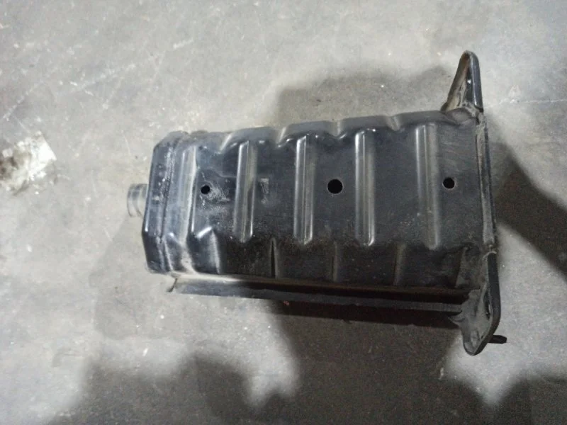 Клык бампера Toyota Crown 2006 GRS182