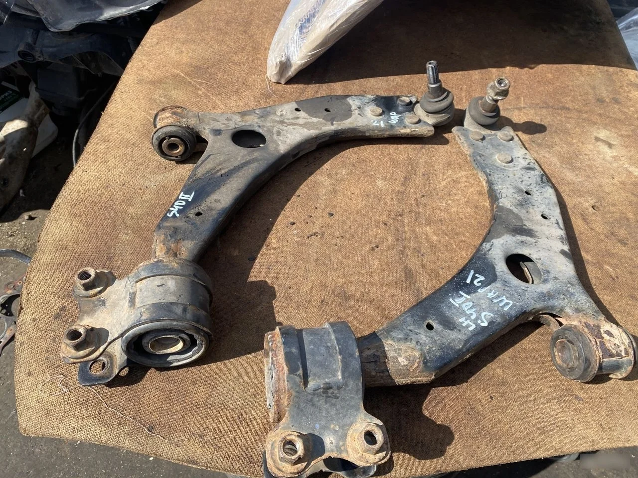 Рычаги передние Volvo S40 C30 V50 2007-2013 C30 I рестайлинг (2010—2013)