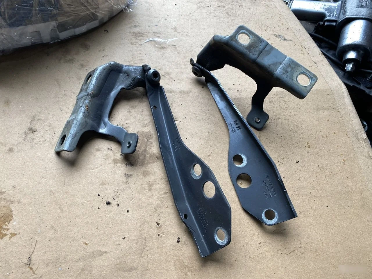 Петли капота Volvo S40 (MS) II (2004-2007) S40 II (2004—2007)