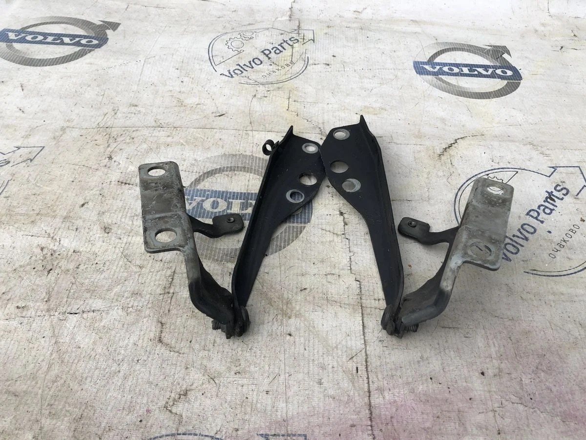 Петли капота Volvo C30 I рестайлинг (2009-2013) C30 I рестайлинг (2010—2013)