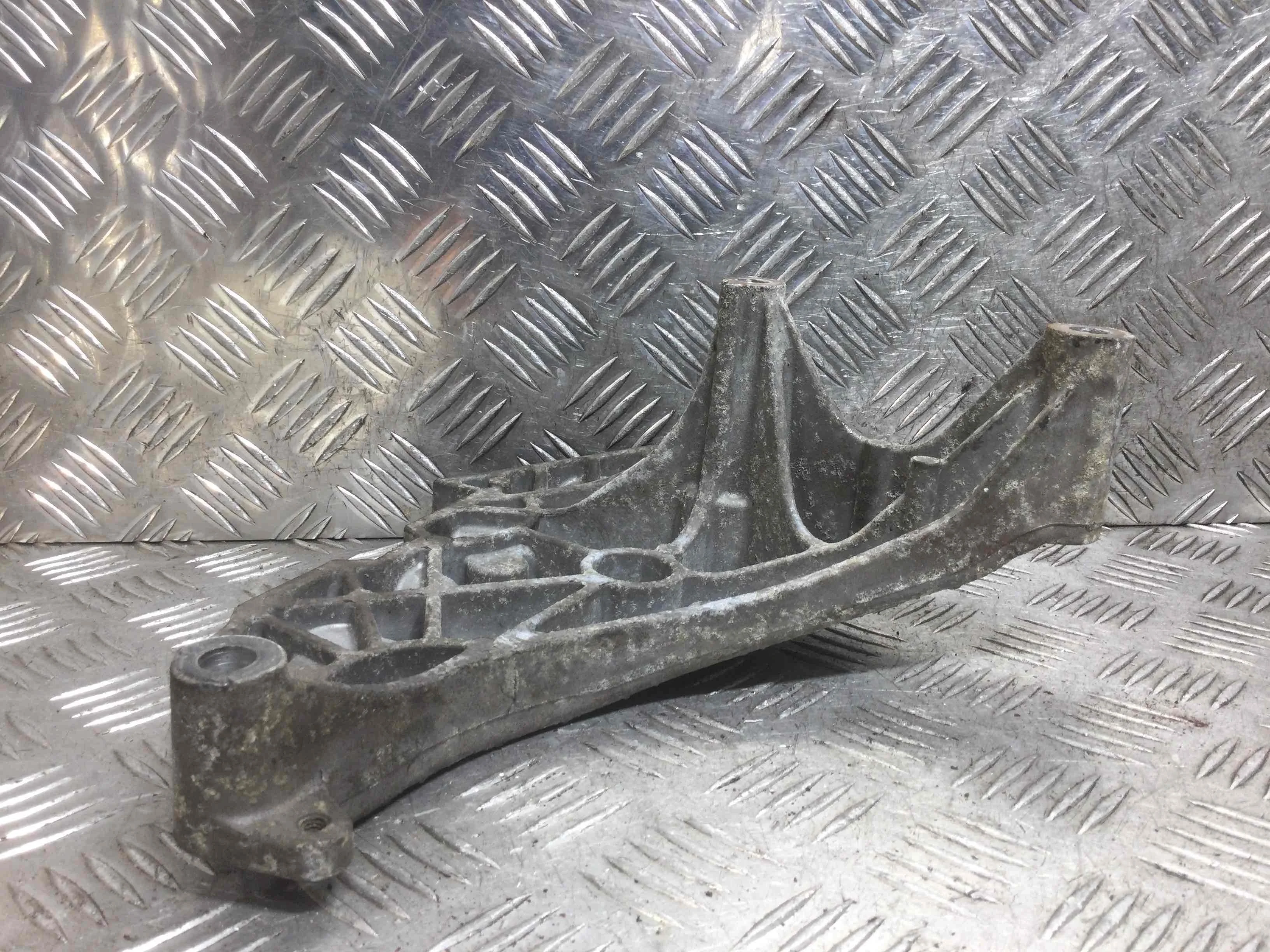 Кронштейн двигателя Volkswagen Golf 6 поколение (2008-2015) дизель 2.0 TDI Механика Х/б