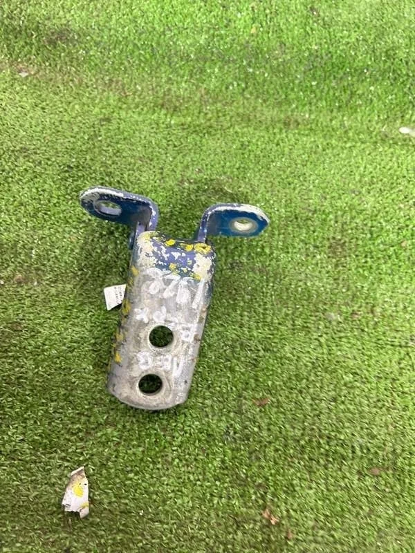 Петля двери Toyota Celica 2002 ZZT230