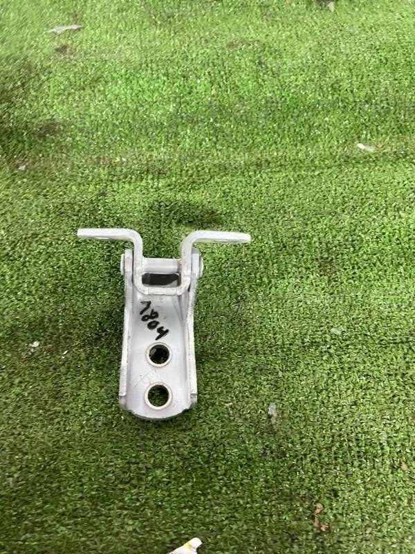 Петля двери Toyota Celica 2002 ZZT230