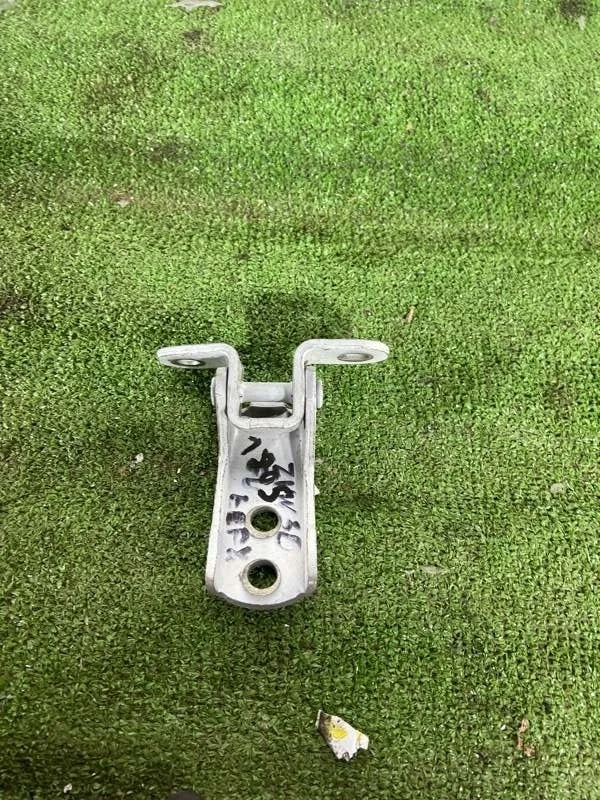 Петля двери Toyota Celica 2002 ZZT230