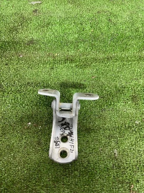 Петля двери Toyota Celica 2002 ZZT230