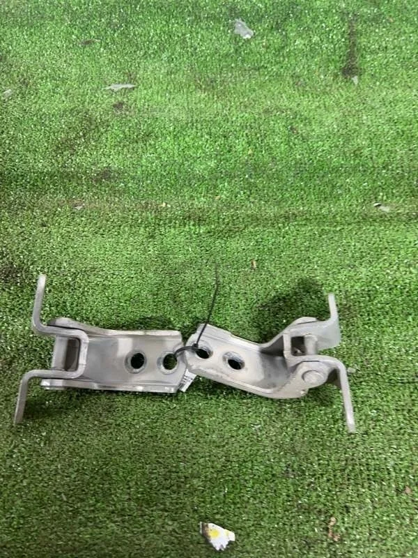 Петля двери Toyota Celica 2000 ZZT230