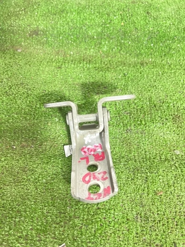 Петля двери Toyota Celica 2002 ZZT230