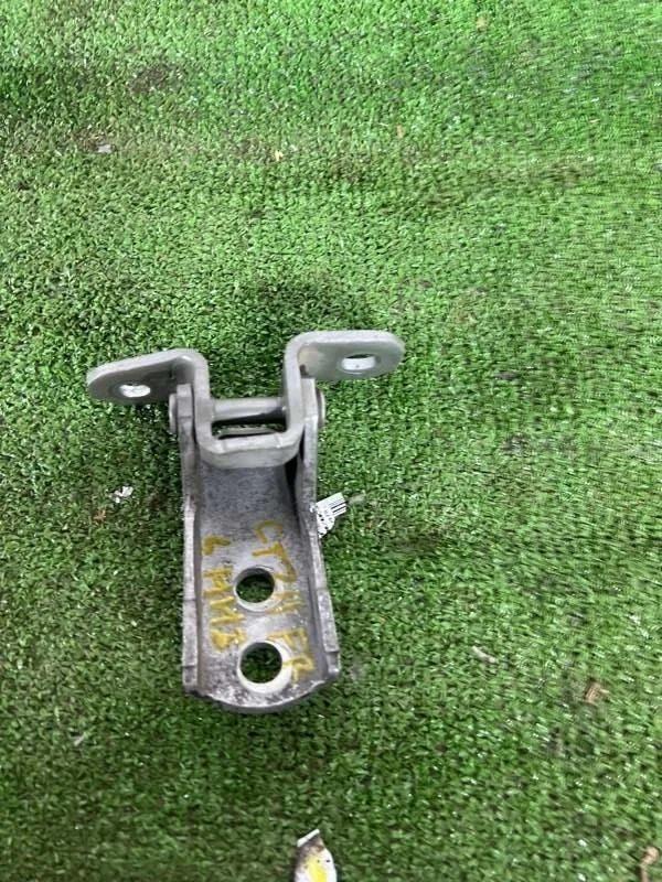 Петля двери Toyota Celica 2002 ZZT230