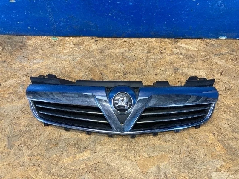 Решетка радиатора Opel Zafira B 2008-2014 13247327