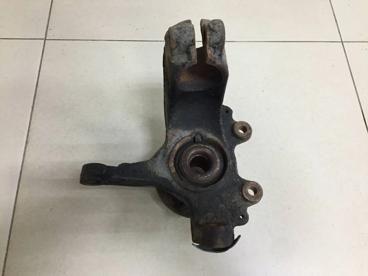 Кулак поворотный передний левый Ford C-MAX 2003-2010