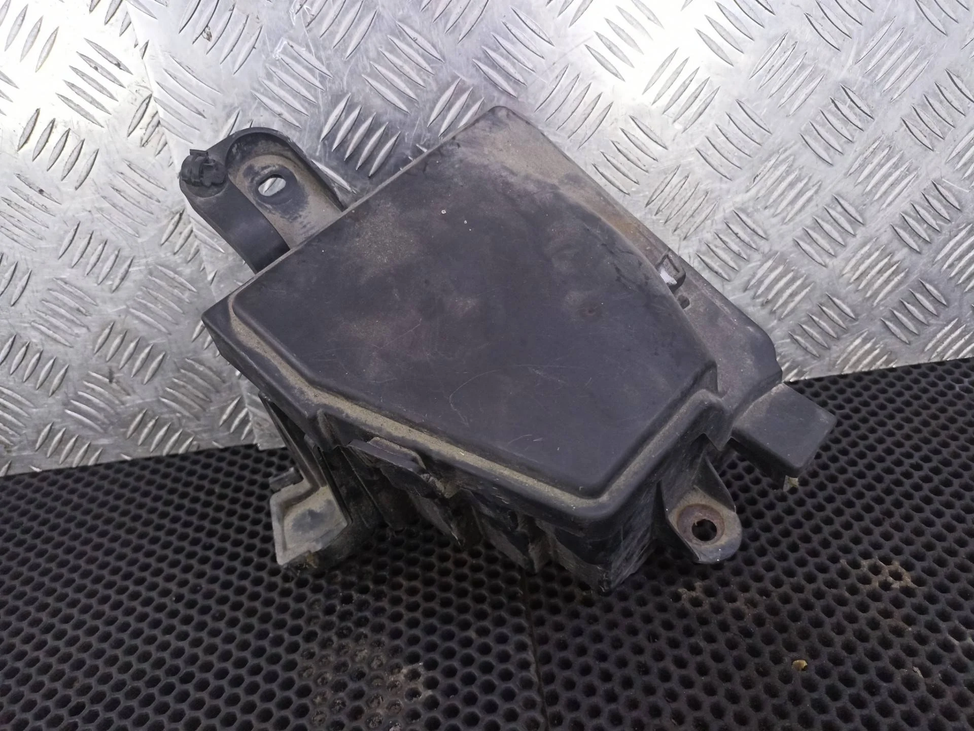 Короб предохранителей Renault Logan 2006